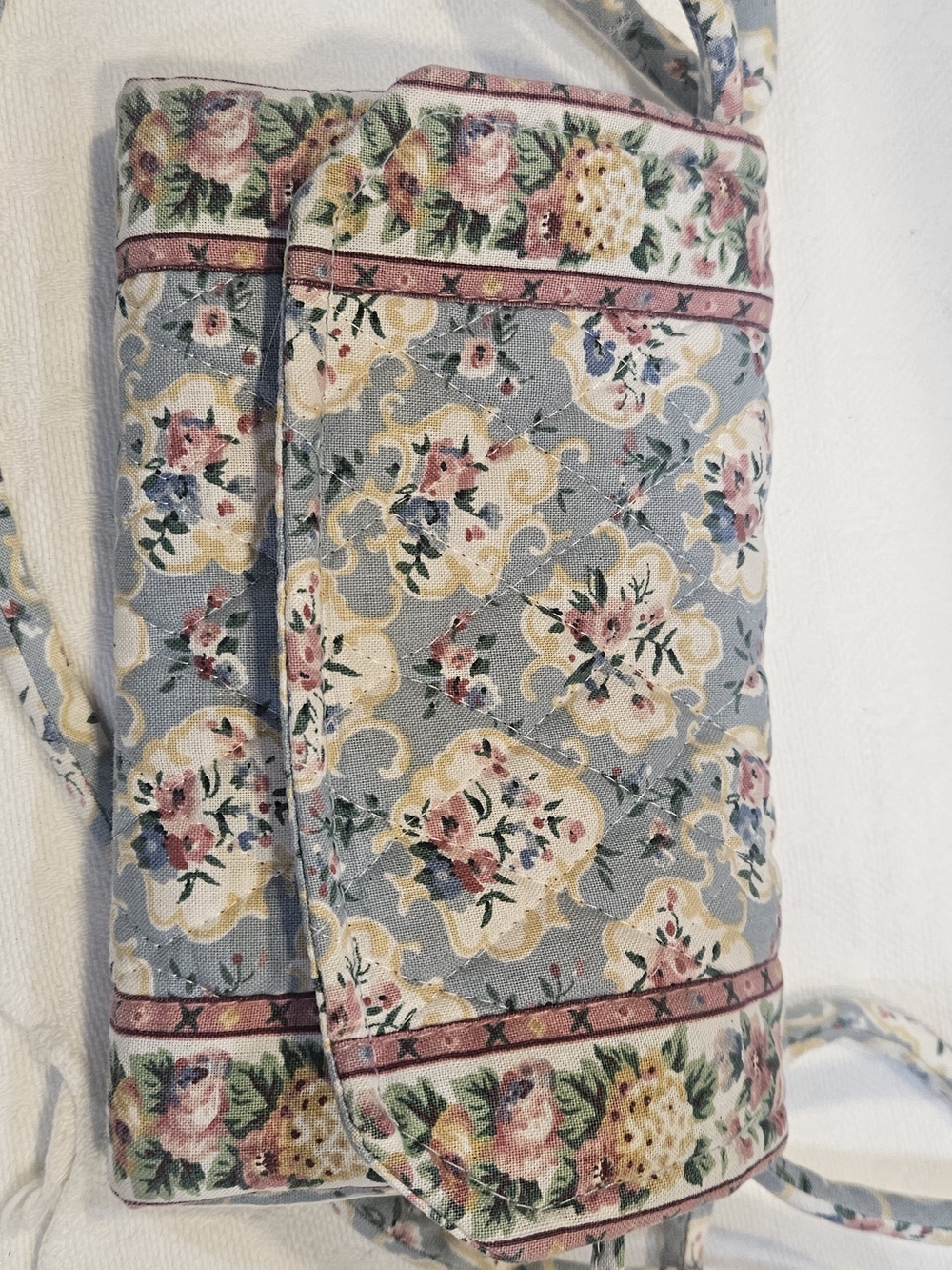 Vera Bradley Blue Floral Quilted Crossbody Organizer - Picture 3 of 5